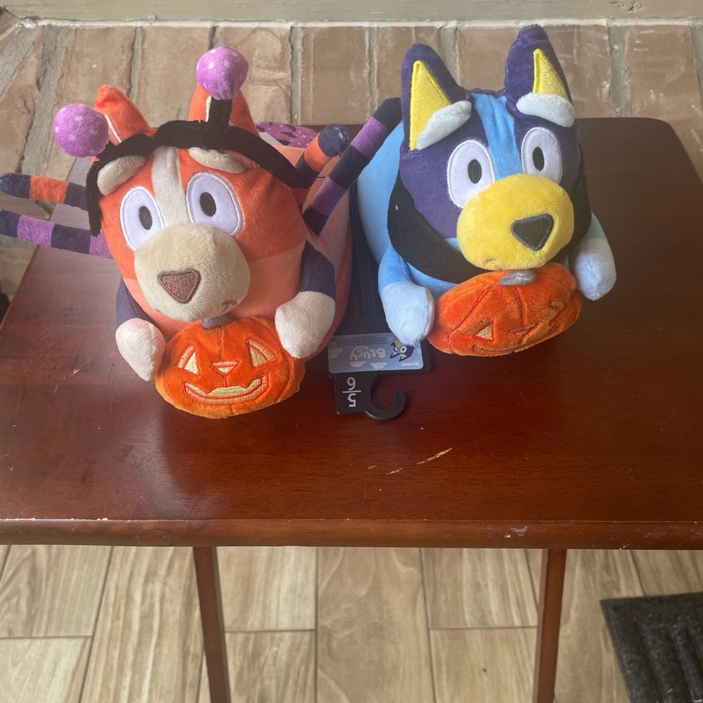 Plush Halloween Pumpkin Bluey Women’s Slippers Size: 5/6